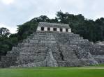 O Templo das Inscrições visto do alto do Palácio, nas ruínas mayas de Palenque, em Chiapas, no sul do México
